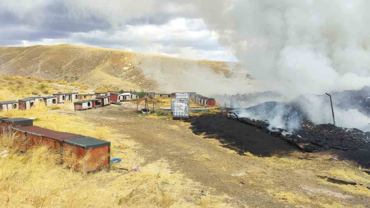 Şarkışla’da eski çöplük alanında çıkan yangın ekipleri harekete geçirdi