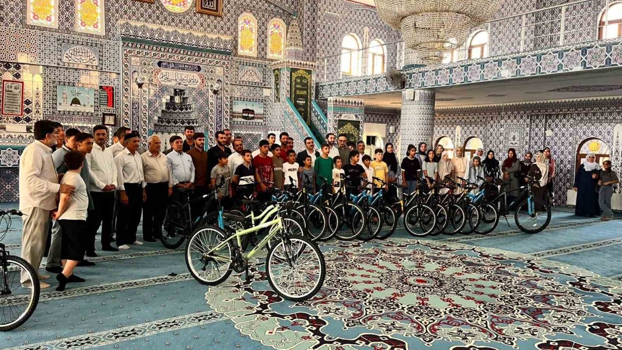 Dicle Kaymakamı Atış’tan Kur’an kurslarındaki bilgi yarışması ve futbol turnuvasında dereceye girenlere ödül