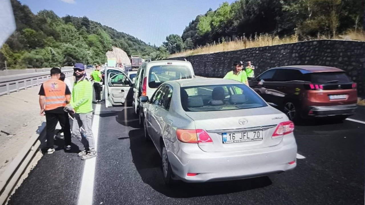 Bilecik’te 4 araç birbirine girdi: 1 yaralı
