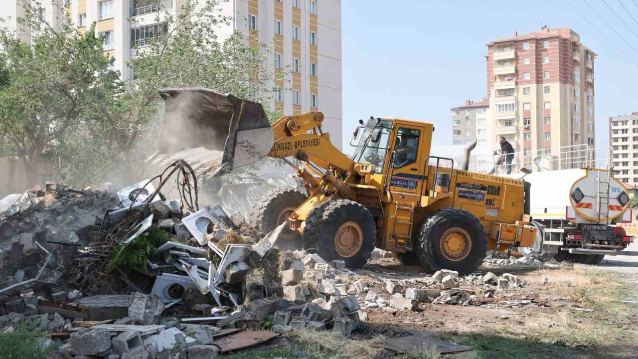 Yıldırım Beyazıt’ta 9 gecekondu kaldırılarak yerini park alanına bıraktı