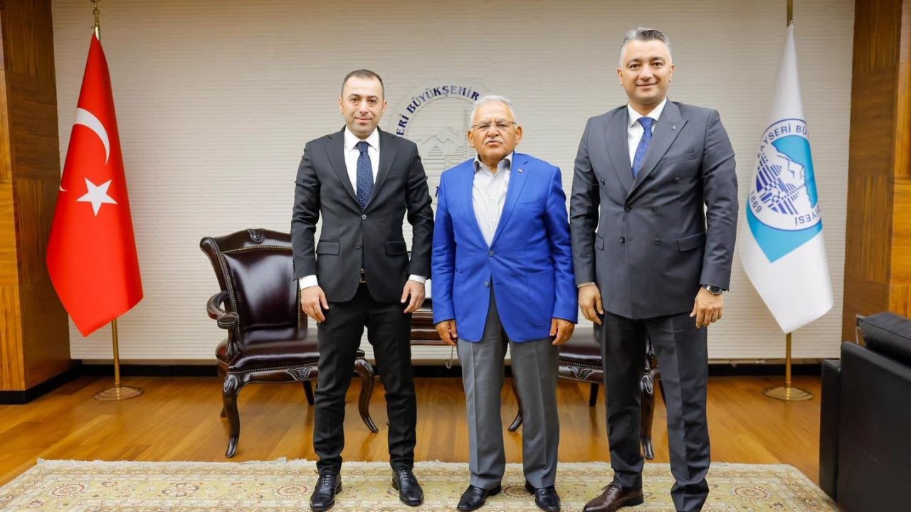 Başkan Büyükkılıç, şehrin farklı kesimlerinden konuklarını makamında ağırladı