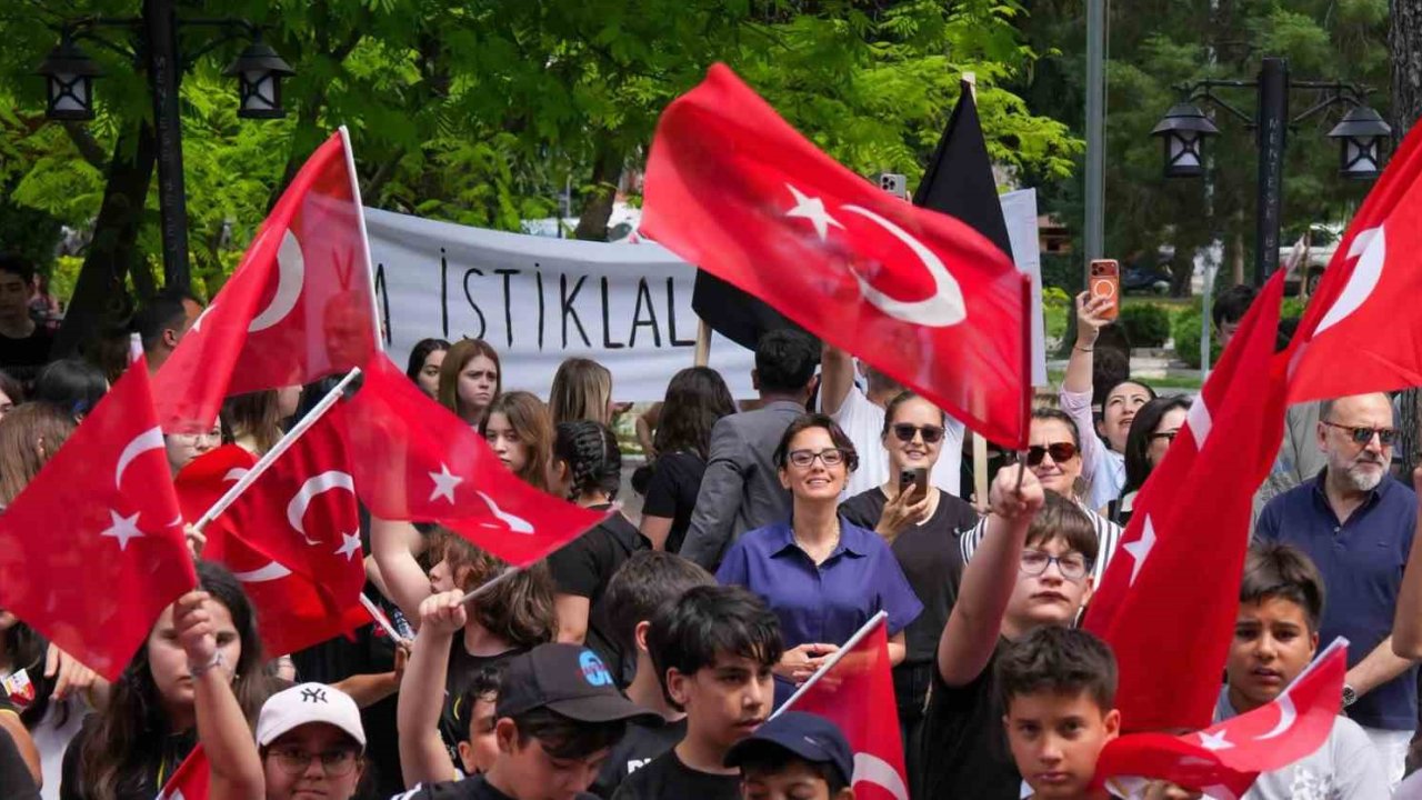 Menteşe Belediyesinden 30 Ağustos’ta her eve Türk Bayrağı kampanyası