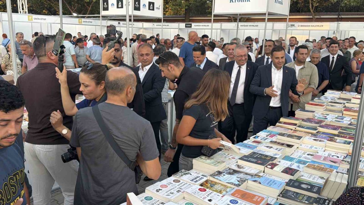 8. Edremit Kitap Fuarı Kitapseverlere kapılarını açtı