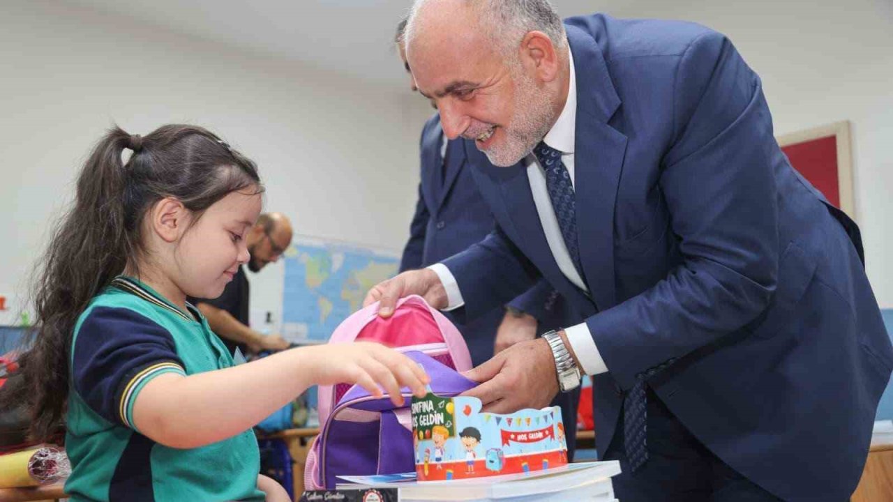 Bu ilçede tüm öğrencilere çanta ve kırtasiye seti hediye