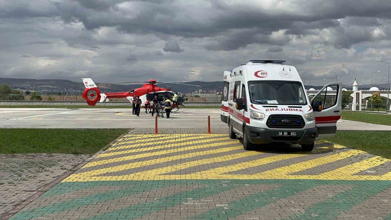 Minibüs şarampole uçtu: 4 kişi öldü, 4’ü ağır 10 kişiyi yaralandı