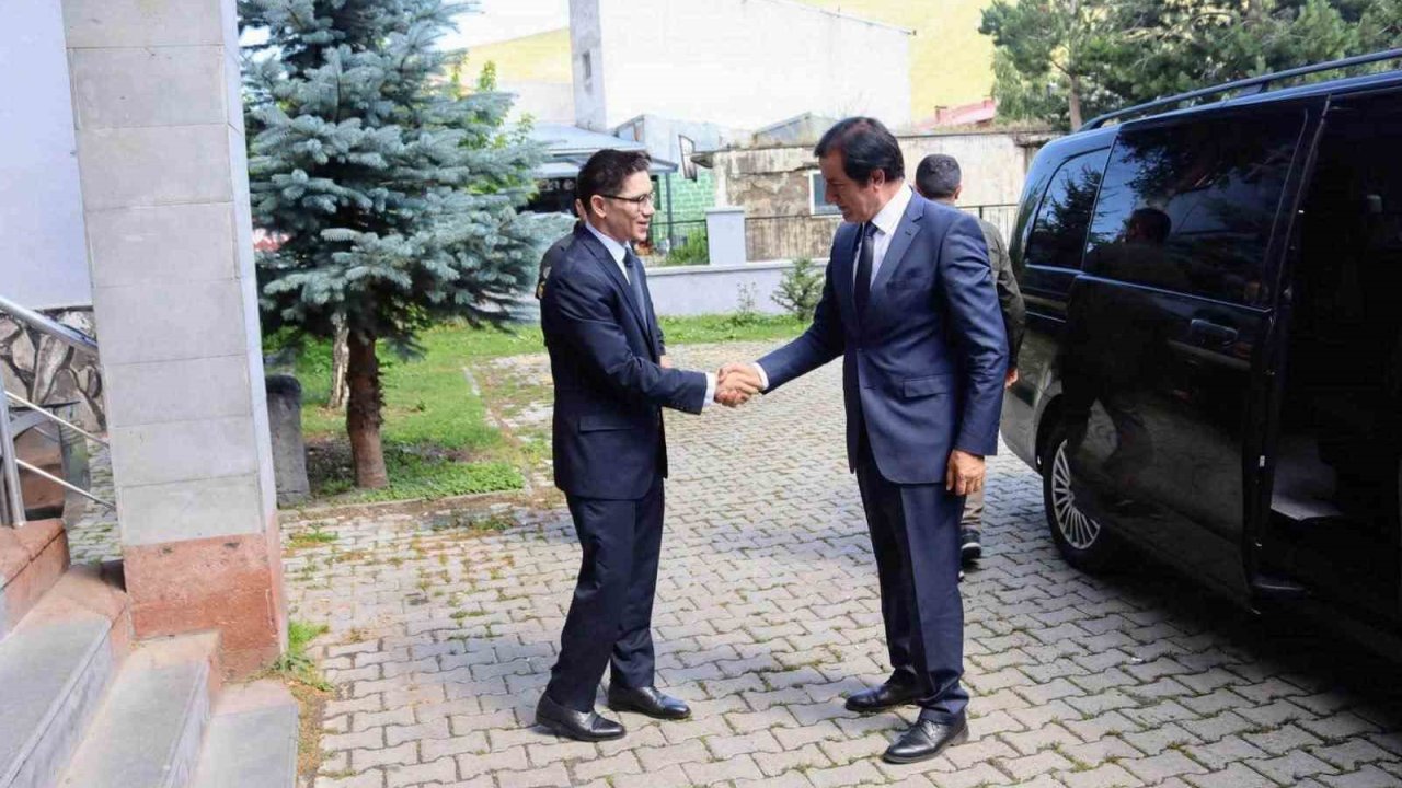 Rektör Emiroğlu’ndan Kaymakam Sakızcı’ya hayırlı olsun ziyareti