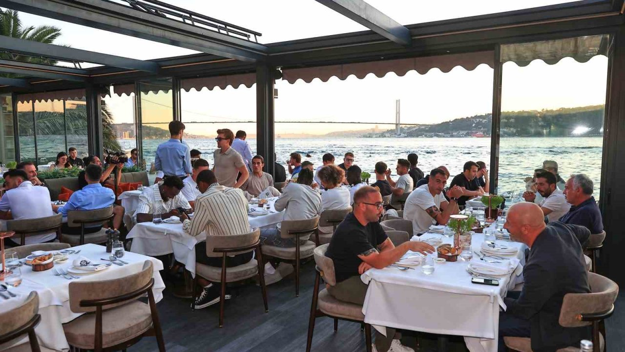 Beşiktaşlı oyuncular, yemekte buluştu