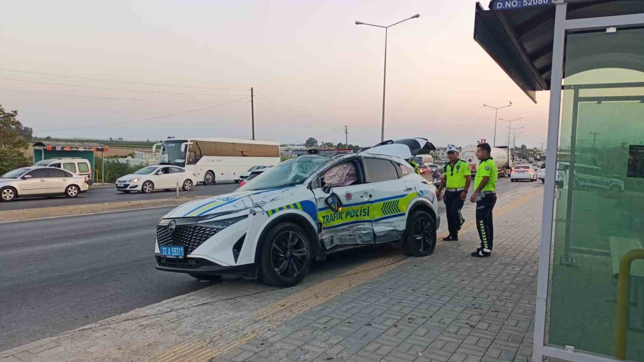 Silifke’de zincirleme kaza: 1’i polis 2 kişi yaralandı
