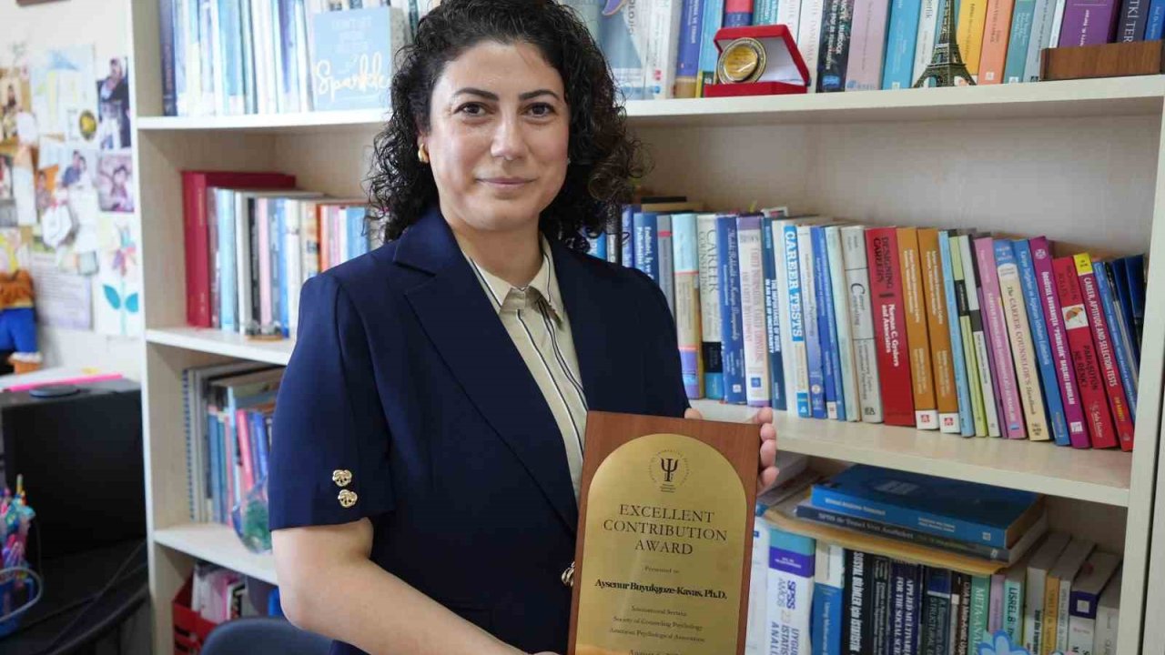 ABD’den ’Üstün Katkı Ödülü’ alan profesör: "Gençlerin en çok yaşadığı sorunlardan biri belirsizlik"