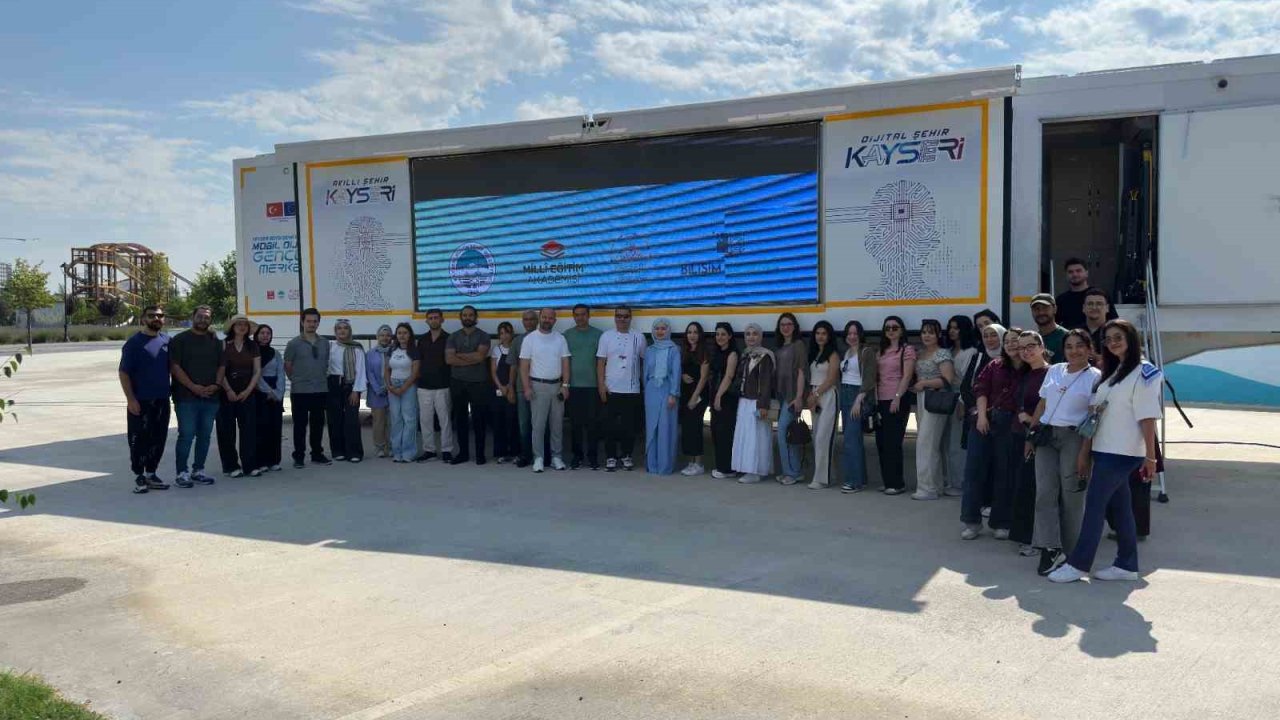 Kayseri Büyükşehir, 500’ü aşkın öğretmen adayını geleceğin teknolojileriyle buluşturuyor