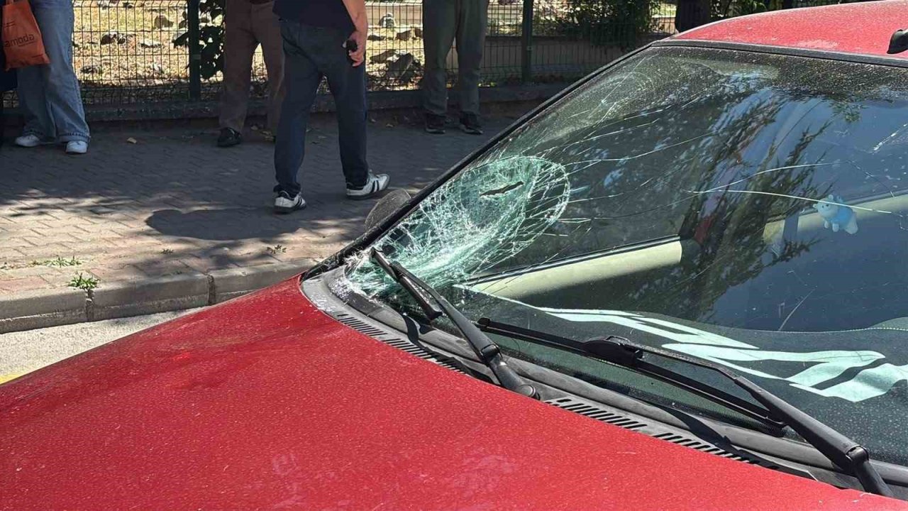 Bolu’da yaya geçidinde otomobil yaşlı adama çarptı: 1 yaralı