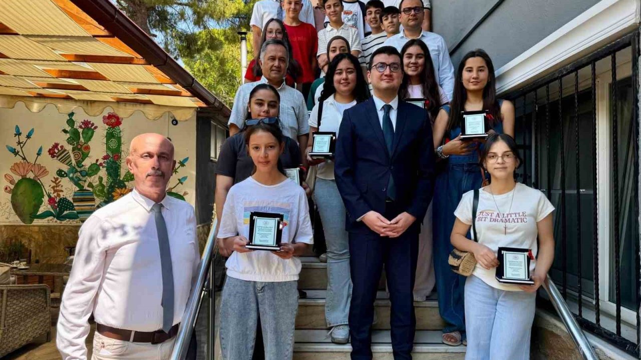 Bozdoğan’da LGS başarısı gösteren öğrenciler ödüllendirildi