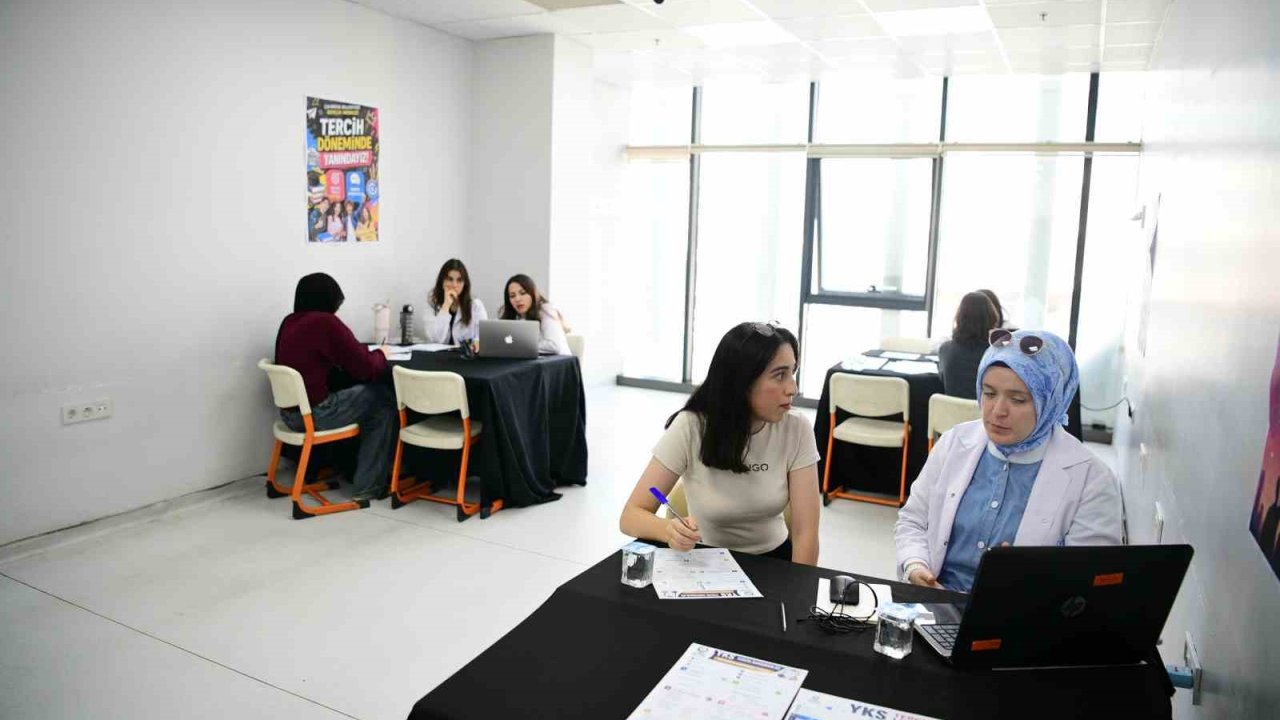 Çayırova’da gençlik merkezinde YKS’ye hazırlanan 62 öğrenci üniversiteye yerleşti