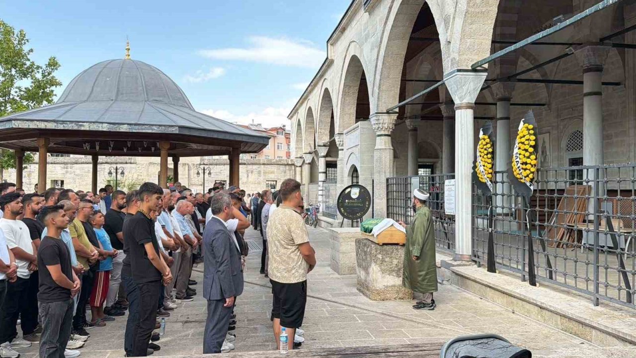 Babaeski’de derede boğulan çocuk gözyaşlarıyla son yolculuğuna uğurlandı