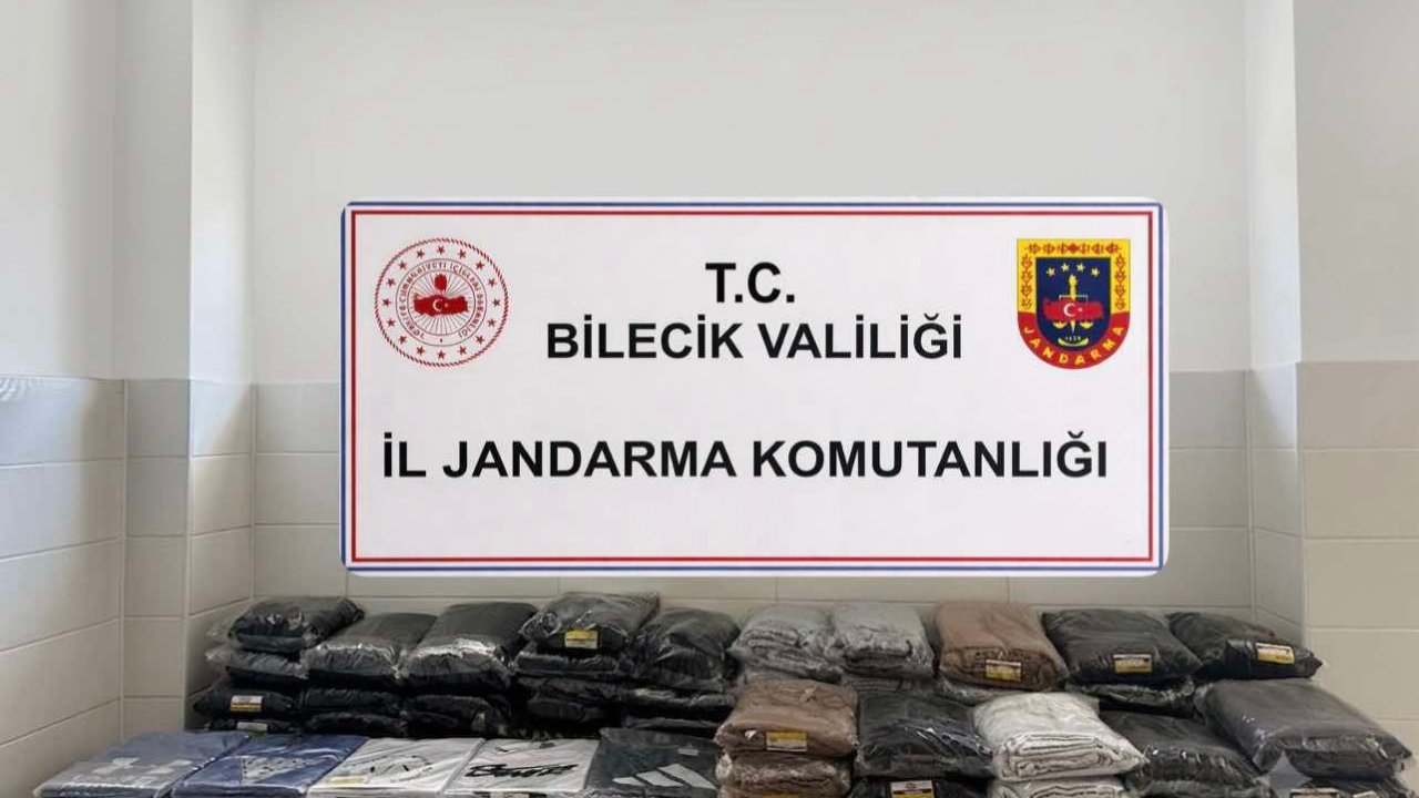 Yolcu otobüsünde 750 bin liralık kaçak giyim ele geçirildi