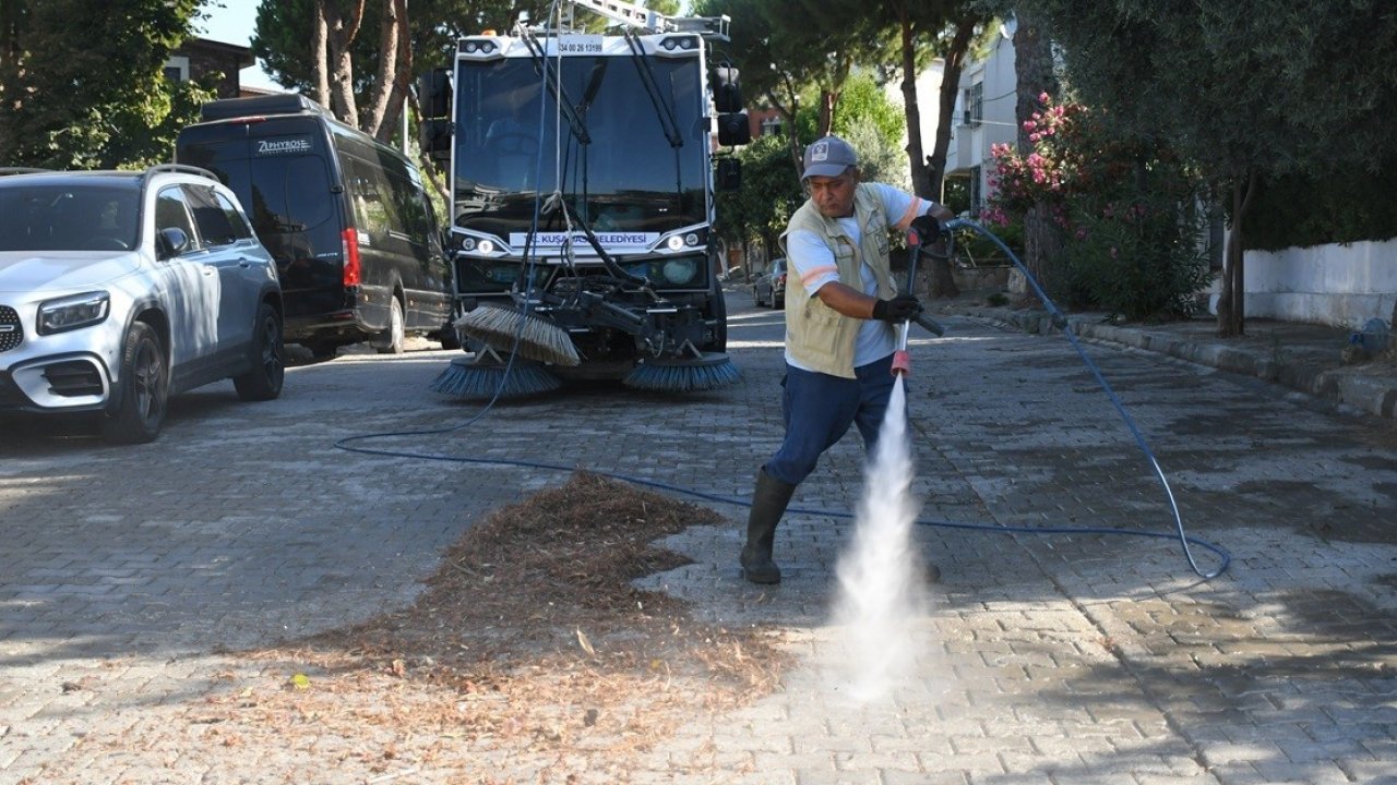 Kuşadası Belediyesi’nden yaz sezonunda yoğun temizlik mesaisi