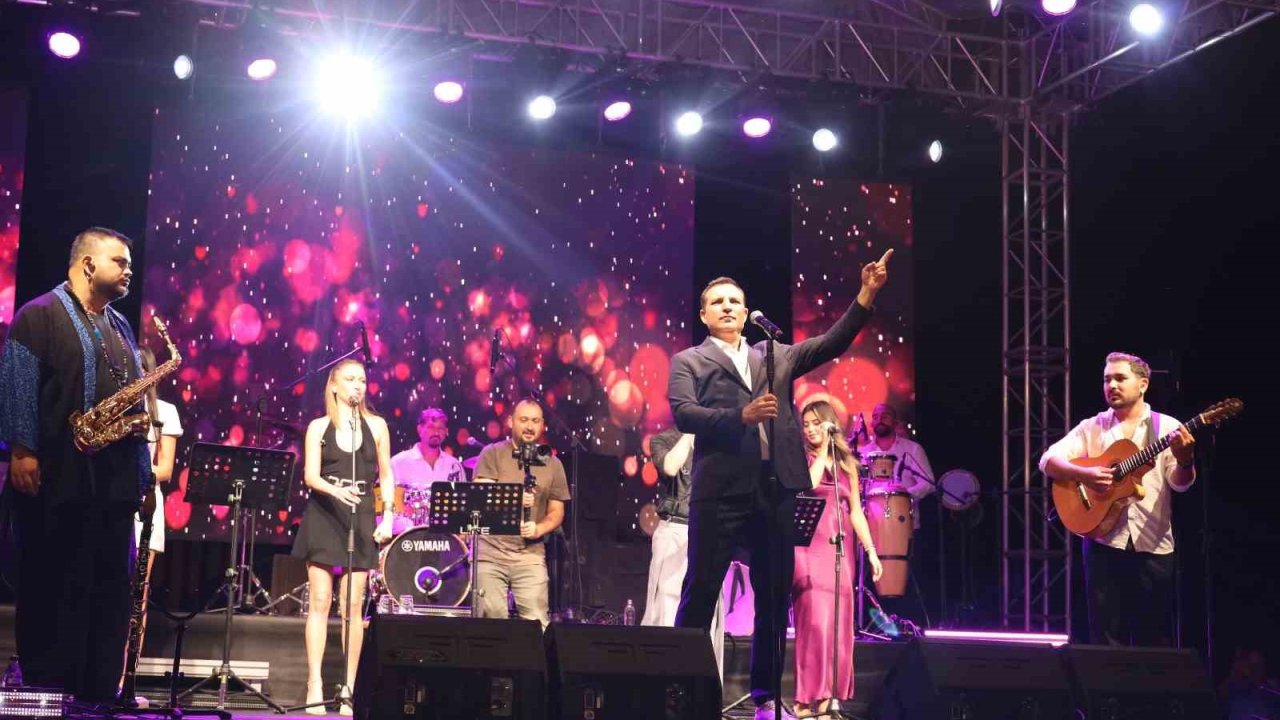 Alaçam Geyikkoşan’da Rafet El Roman rüzgarı