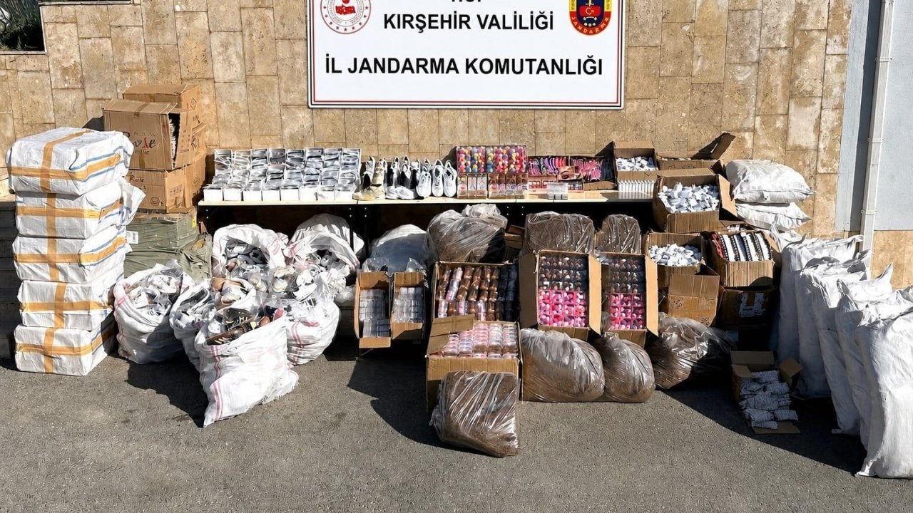 Kırşehir’de tırda 12.5 TL’lik gümrük kaçağı eşya ele geçirildi