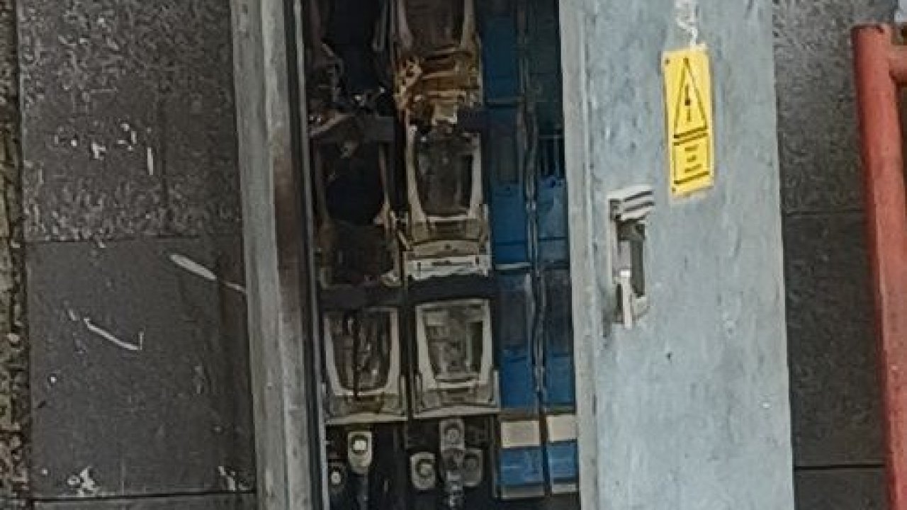 Elektrik trafosu patladı