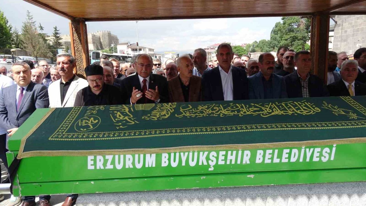 Gazeteci Öztürk Akkök dualarla uğurlandı