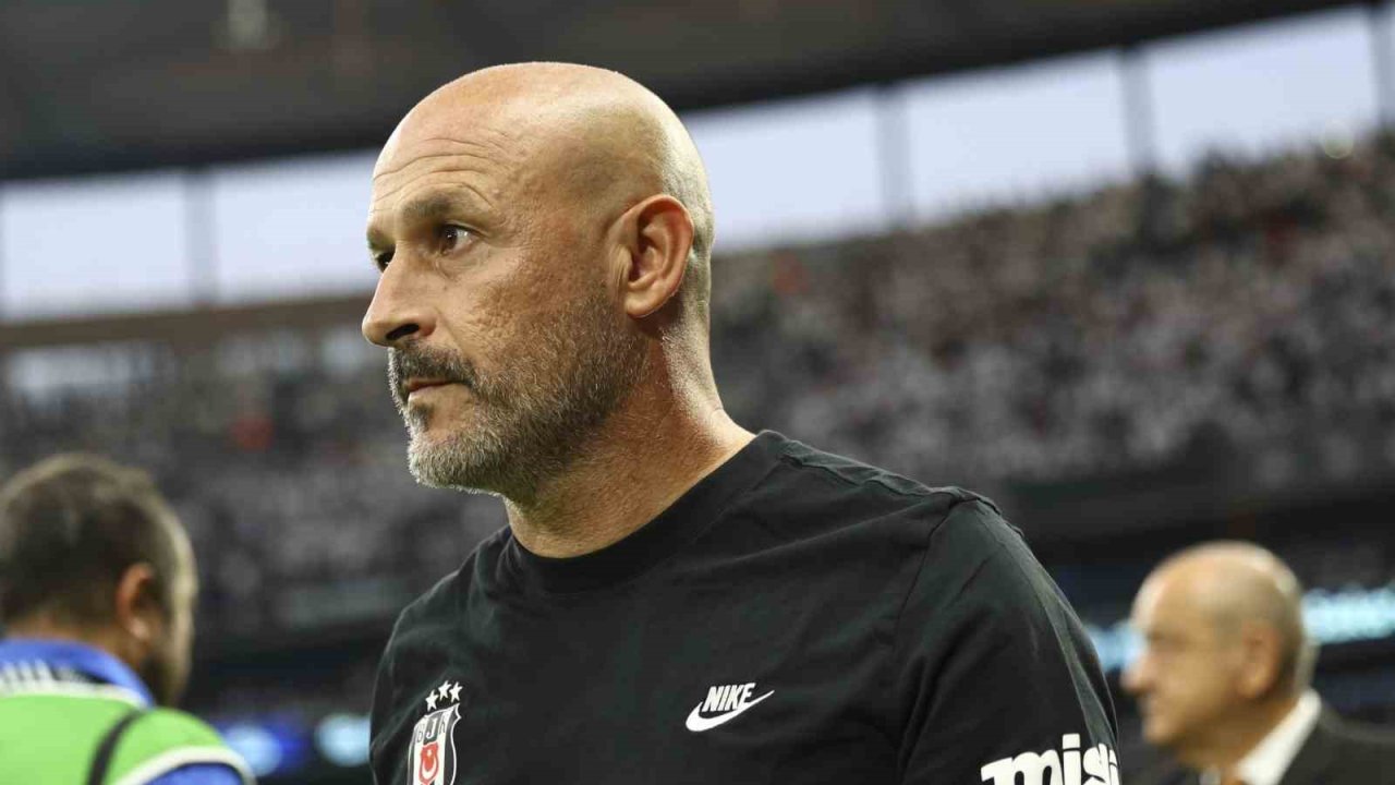 Beşiktaş tribünlerinden Vincenzo Italiano’ya destek