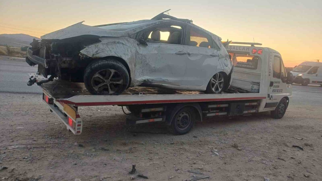 Ankara’da kontrolünü kaybeden otomobil yoldan çıktı: 1 ölü, 1 yaralı