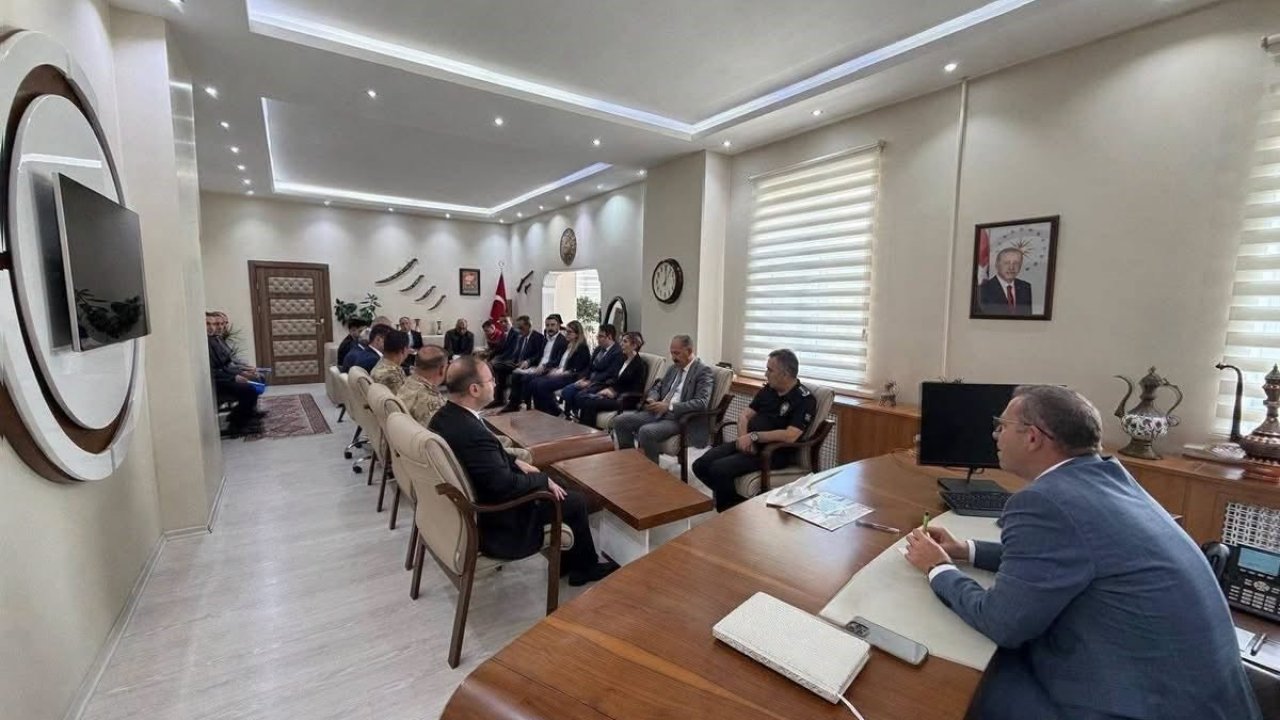 Kars Valisi Polat, Arpaçay’da kurum yöneticileriyle bir araya geldi