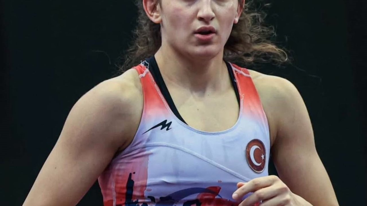 Erzincanlı milli güreşçi Elmira Yasin dünya üçüncüsü oldu