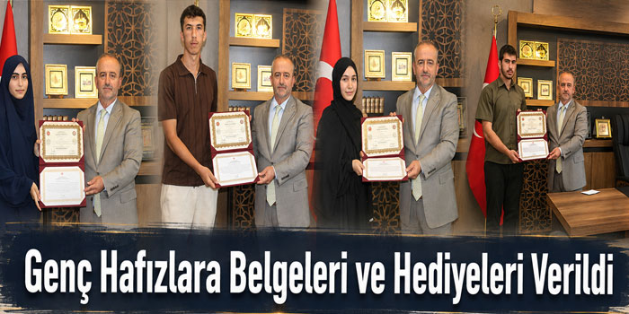 Kars'ta Genç Hafızlara Belgeleri ve Hediyeleri Verildi