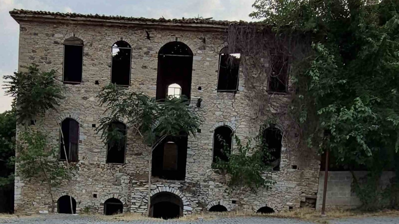 Denizli Büyükşehir Beledisi tarihi Tavas Taş Hana sahip çıkıyor