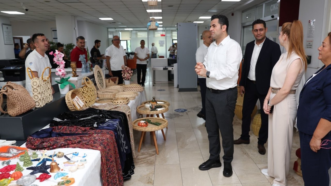 Akdeniz’de ’Emekten Sahneye’ yılsonu sergisi