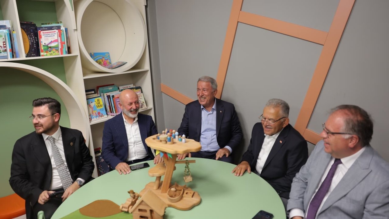 Başkan Çolakbayrakdar: "Kütüphanelerle zenginleştirilmiş bir şehir inşa ediyoruz"