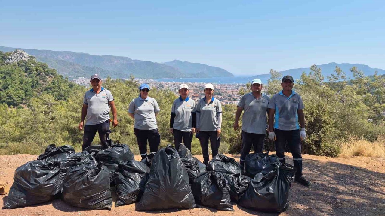 Marmaris’te seyir noktalarında temizlik çalışması