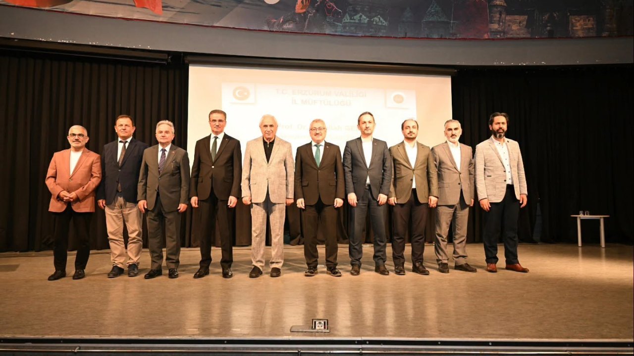 Vali Baruş, "Peygamberimiz ve güzel ahlak" konferansına katıldı