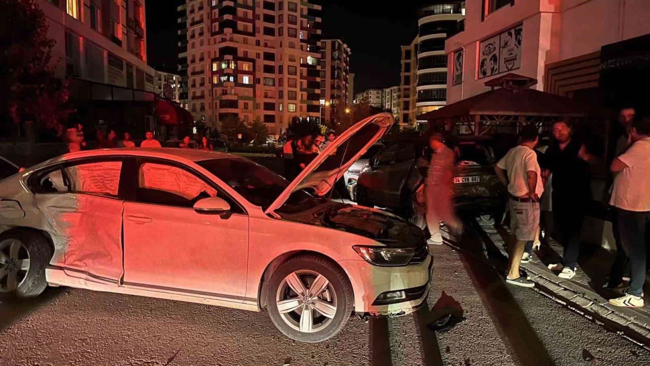 Niğde’de zincirleme kaza: 5 araca hasar veren sürücü olay yerinden kaçtı