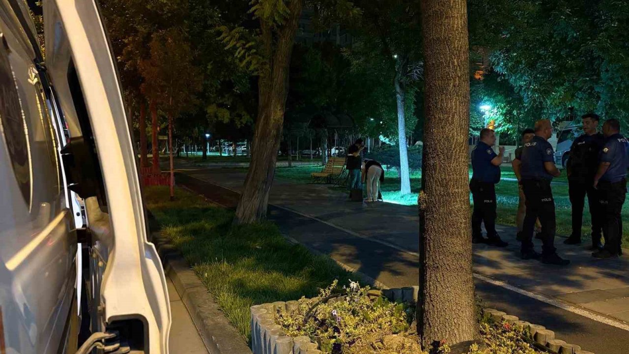 Otostopla aracına aldığı şahıslar tarafından bıçaklandı: 1 ağır yaralı