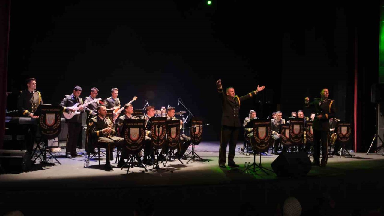 Erzurum’da festivalin ritmi sanatla tutuldu