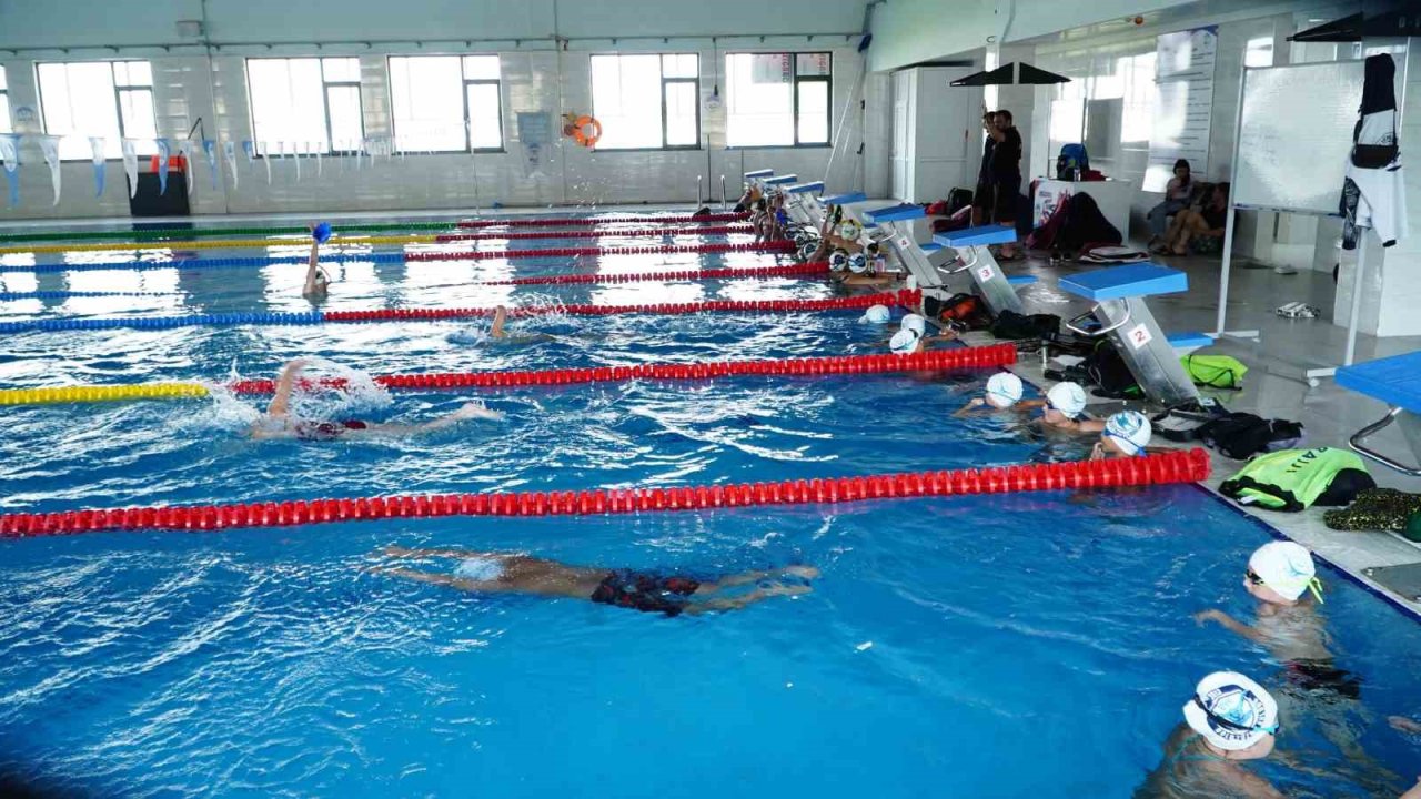 Erciyes Yüksek İrtifa Kamp Merkezi, profesyonel yüzme kulüplerinin yeni sezon hazırlık adresi oldu