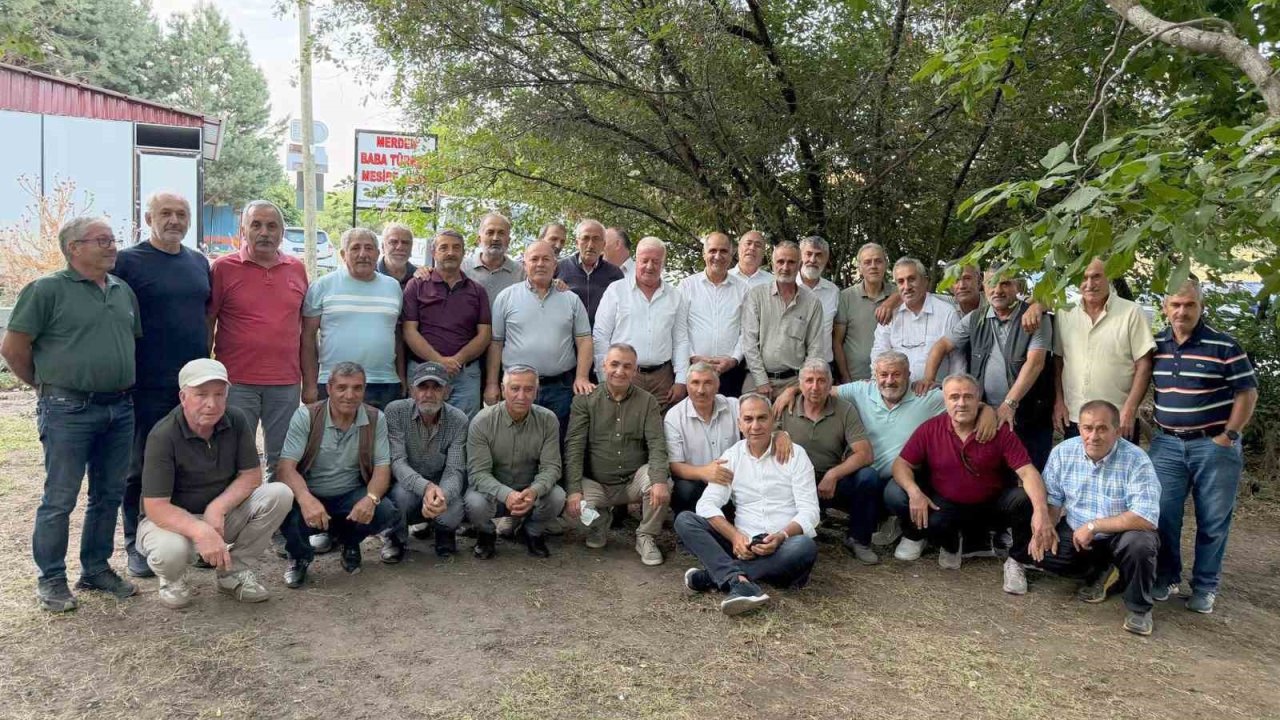 Lise arkadaşları 43 yıl sonra Ahlat’ta buluştu