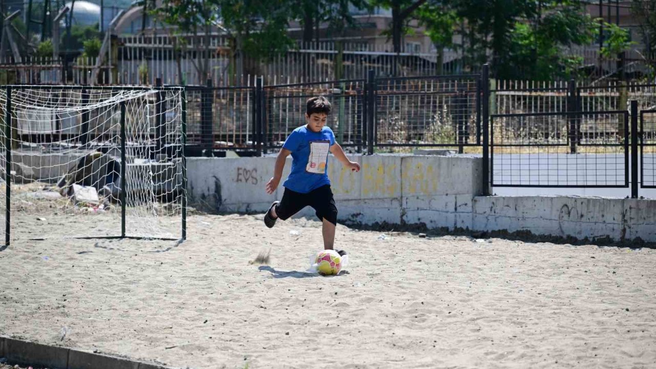Manisa Büyükşehir Belediyesi mahallelilerin sorunlarını dinliyor