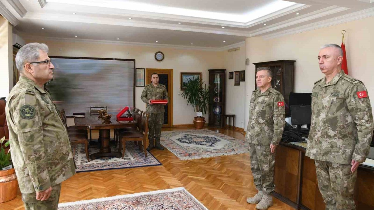 Erzincan 3’üncü Ordu Komutanlığında devir teslim töreni gerçekleştirildi