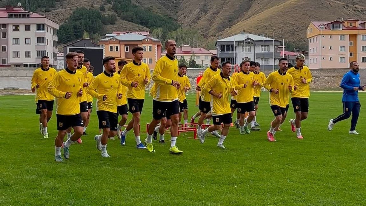 Bayburtspor’da kamp mesaisi sürüyor