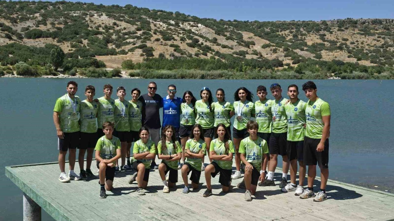 Büyükşehir Belediyespor kanocularından 12 madalya