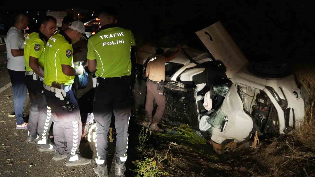 Takla atan otomobil hurdaya döndü: 2 yaralı