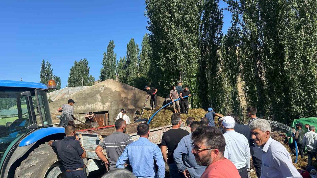 Sarıkamış’ta 800 balya ot kül oldu