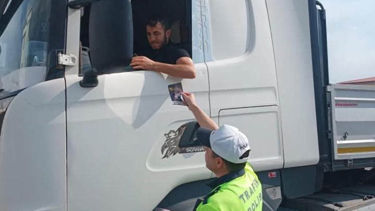 Refahiye’de 3 bin 38 sürücü ve yolcuya trafik bilgilendirmesi