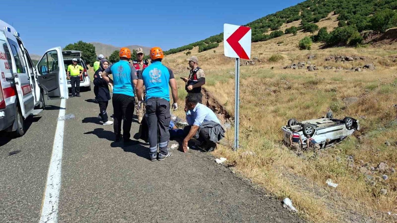 Bingölde araç takla attı: 6 yaralı