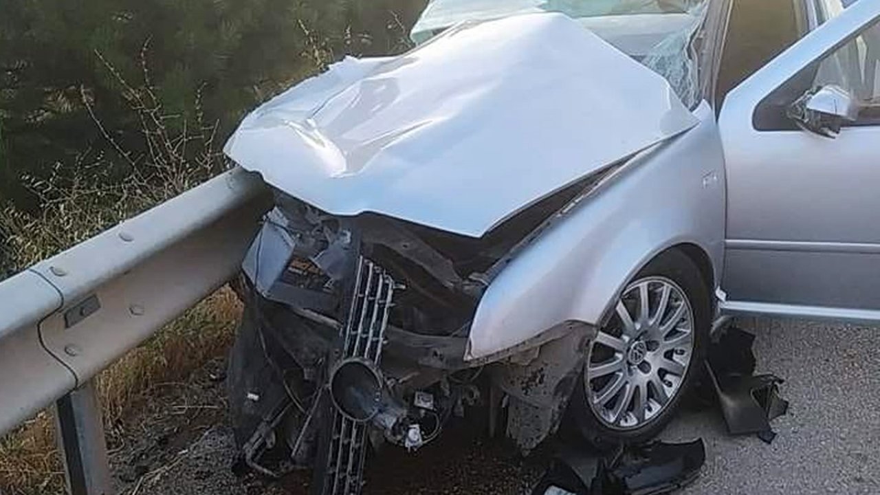 Otomobil ile yolcu otobüsü çarpıştı: 1 ölü