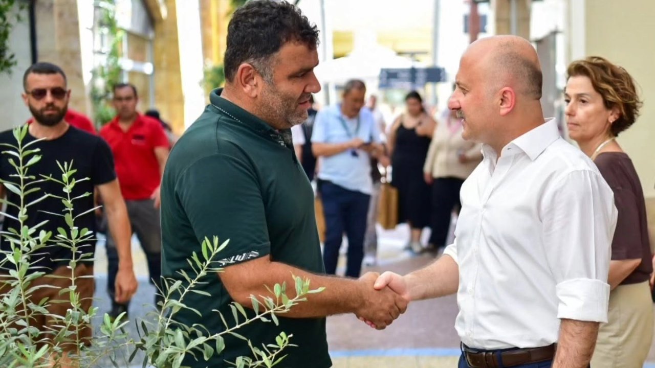 Vali Varol, alışveriş merkezinde vatandaş ve esnafla buluştu