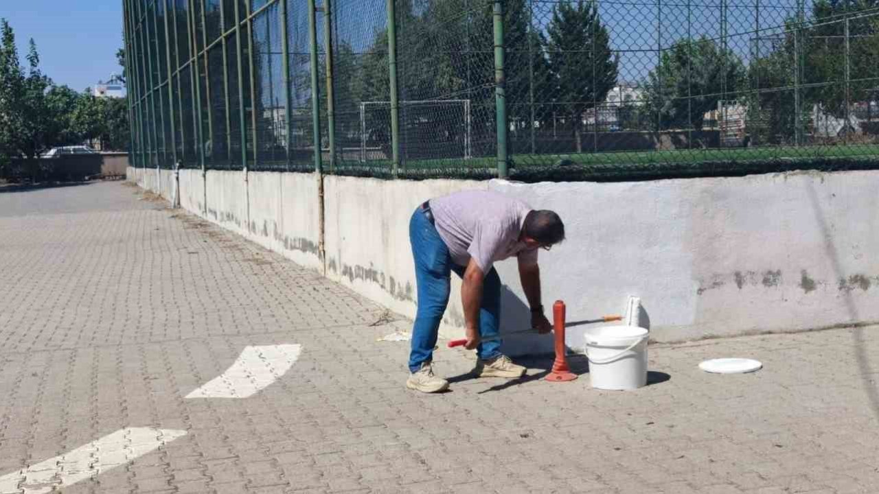 Fatih Anadolu Lisesi’nde okulun bakım ve onarımı personelin emeğiyle yapılıyor